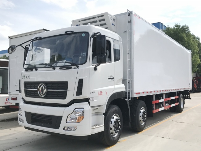 (Length: 9.4 meters) Dongfeng Tianlong three-axle refrigerated truck