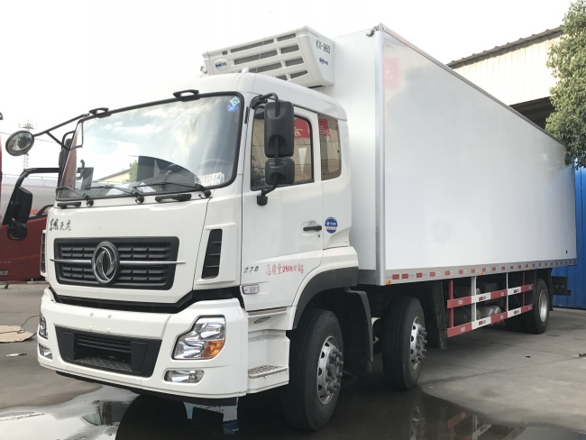 (Length: 9.4 meters) Dongfeng Tianlong three-axle refrigerated truck