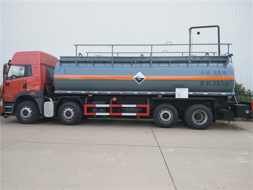 Jiefang Huan V front-four rear-six [20 cubic] flammable and corrosive goods tank transport vehicle
