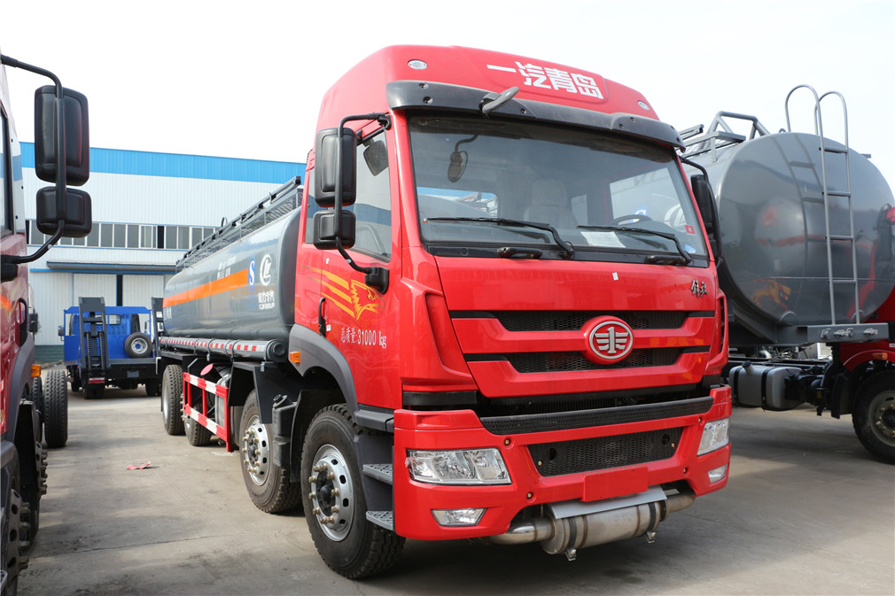 Jiefang Huan V front-four rear-six [20 cubic] flammable and corrosive goods tank transport vehicle