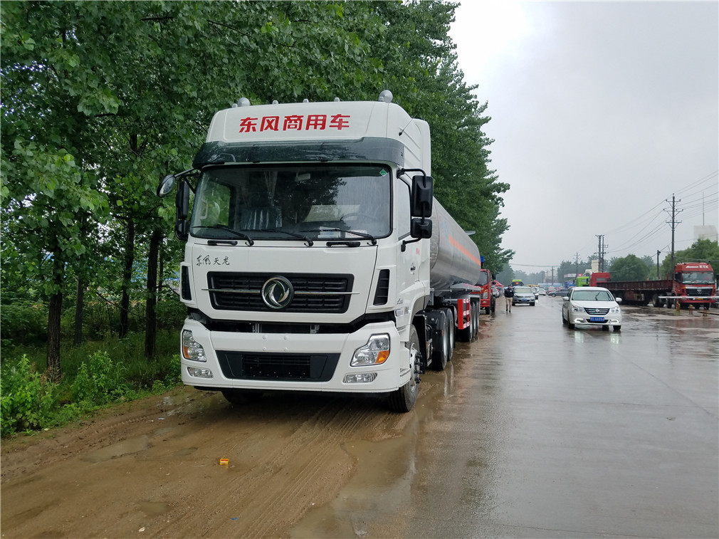 Dongfeng Tianlong 3-axle [42 cubic meters] aluminum alloy oil transportation semi-trailer