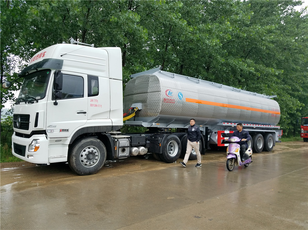 Dongfeng Tianlong 3-axle [42 cubic meters] aluminum alloy oil transportation semi-trailer