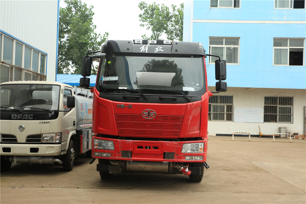 J6 single-axle tanker for oil transportation 【15 cubic meters】