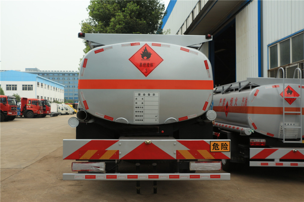 J6 single-axle tanker for oil transportation 【15 cubic meters】