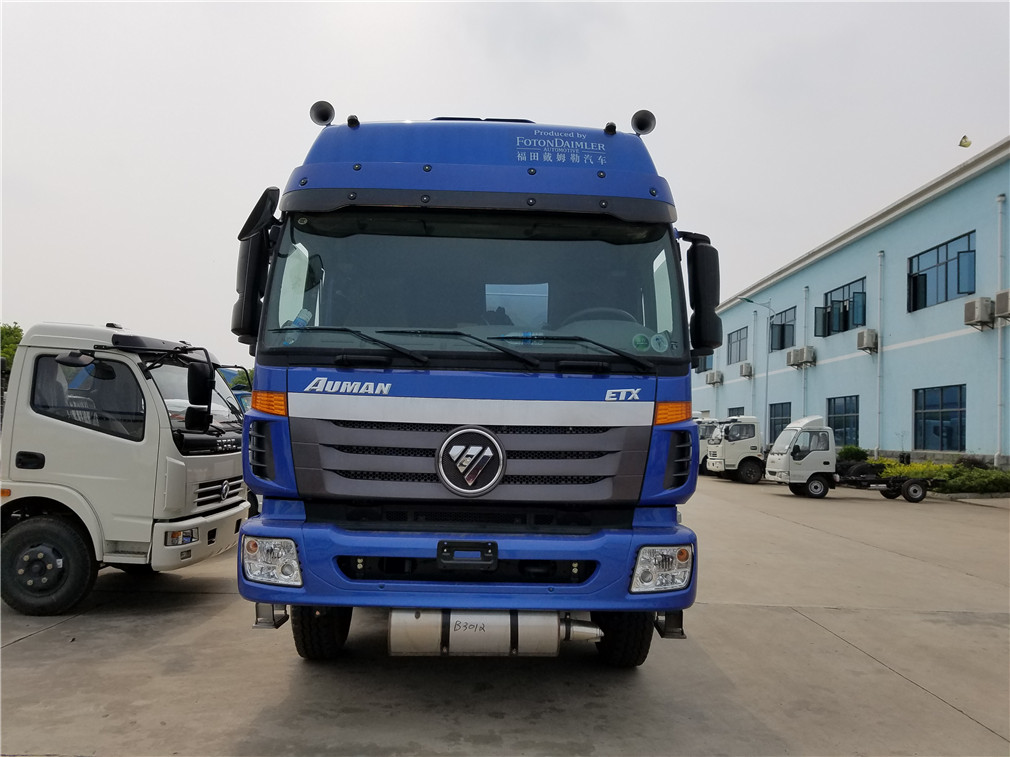 Futian Ouman 4x4 rear-mounted oil tanker [25 cubic meters]