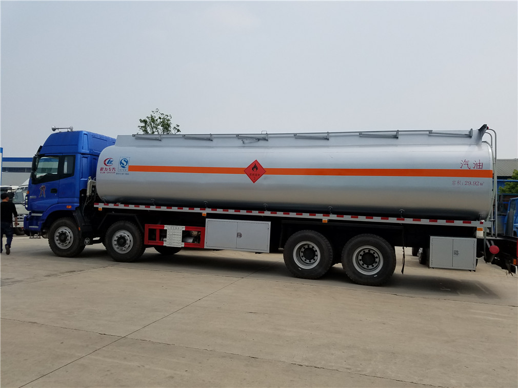 Futian Ouman 4x4 rear-mounted oil tanker [25 cubic meters]