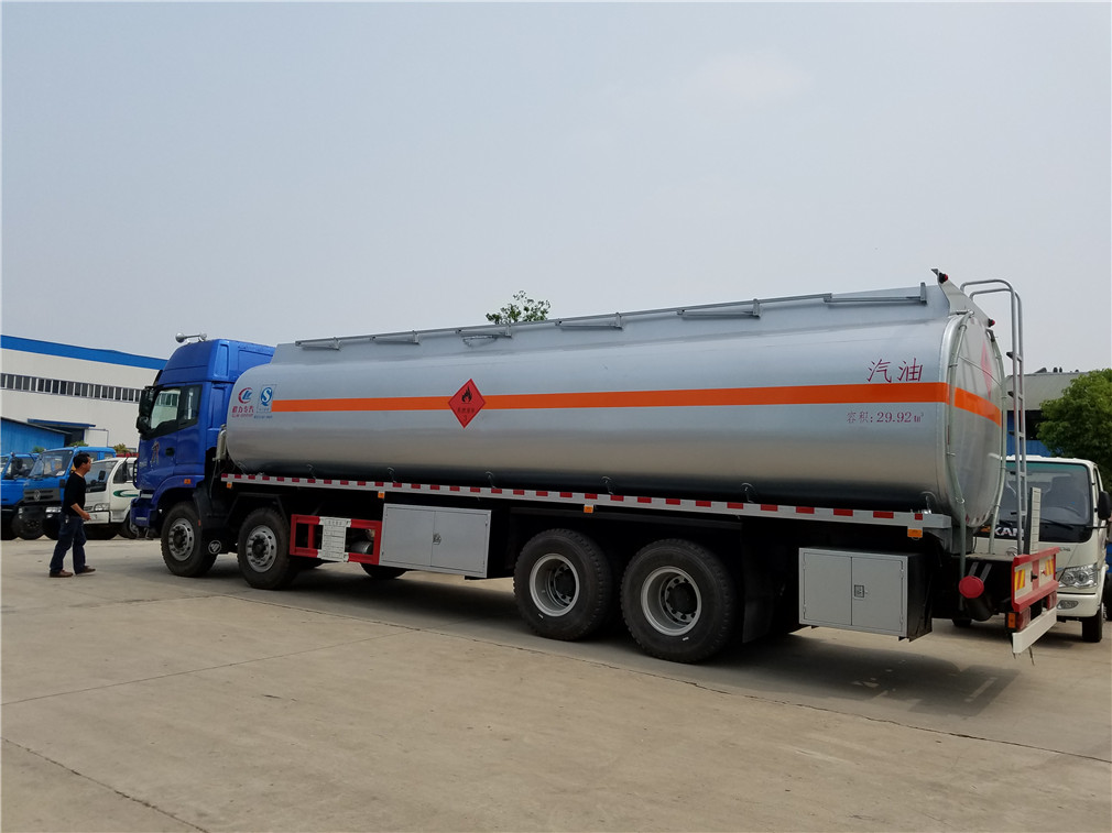 Futian Ouman 4x4 rear-mounted oil tanker [25 cubic meters]