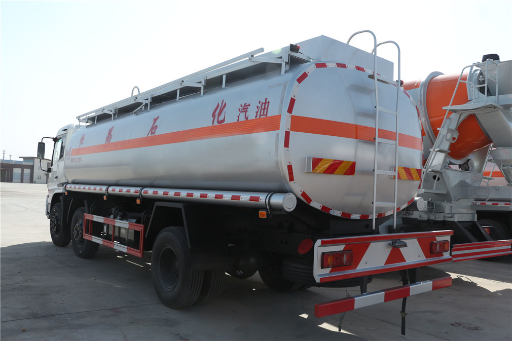 Dongfeng Tianjin Small Three-Axis [20 Cubic Meter] Oil Transport Vehicle