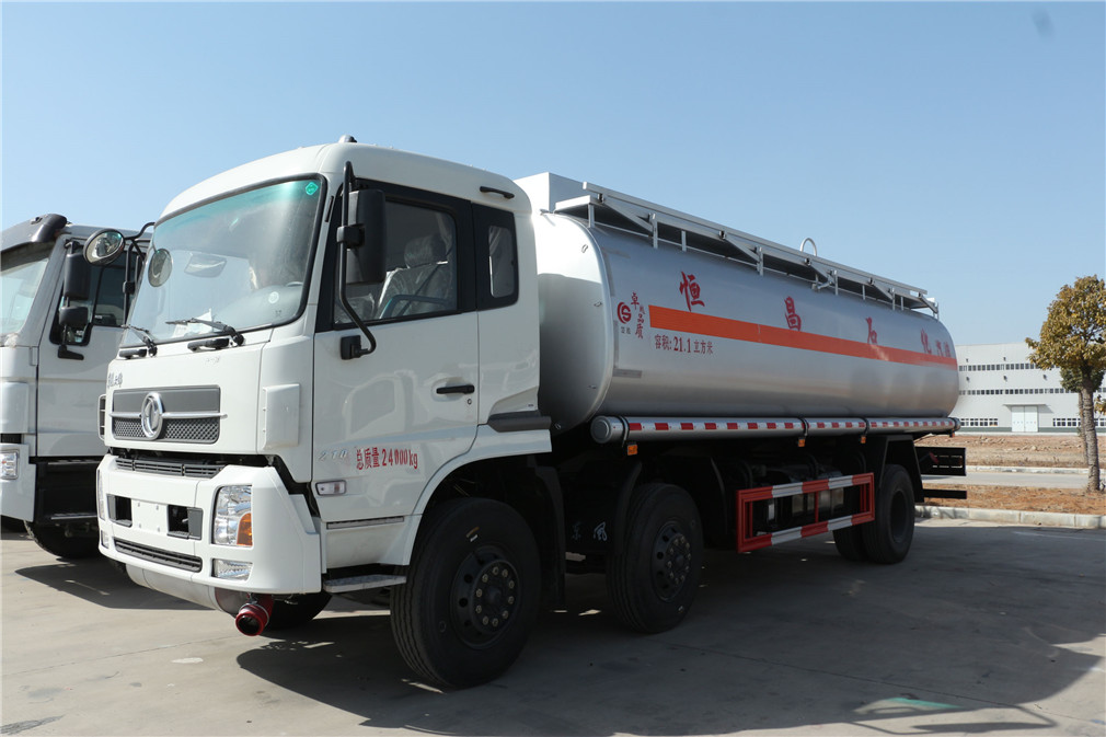 Dongfeng Tianjin Small Three-Axis [20 Cubic Meter] Oil Transport Vehicle