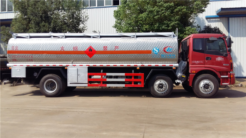 Futian Ouman Small Triple-Axis [26 Cubic] Aluminum Alloy Oil Transport Vehicle