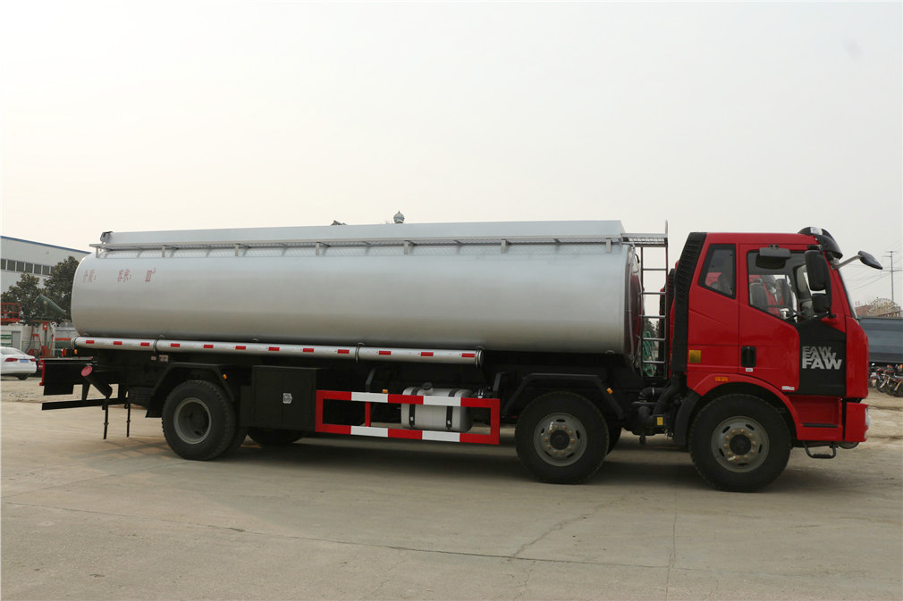 Liberated 3-axis mini truck [19-23 cubic] refueling vehicle