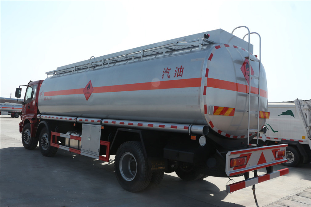 Futian Ouman 4x4 rear-mounted 24-cubic capacity refueling vehicle