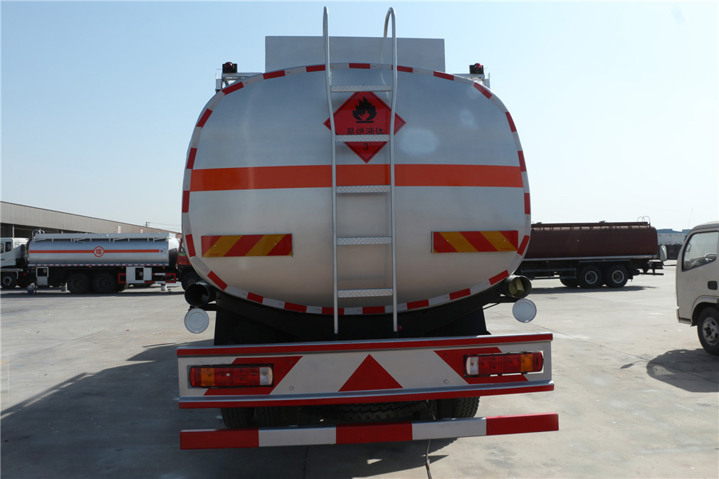 Futian Ouman 4x4 rear-mounted 24-cubic capacity refueling vehicle