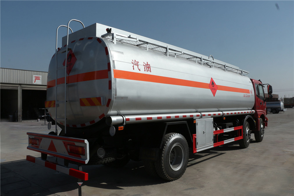 Futian Ouman 4x4 rear-mounted 24-cubic capacity refueling vehicle