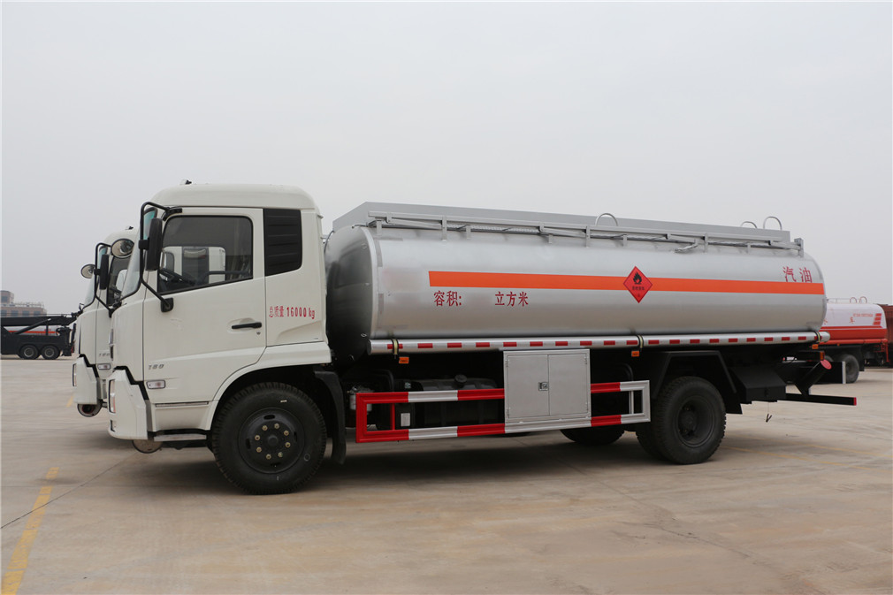 Dongfeng Tianjin Type 【12-15 cubic capacity】 Oil Transport Vehicle