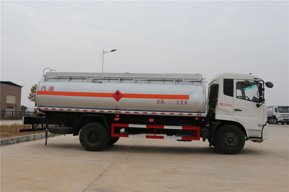 Dongfeng Tianjin Type 【12-15 cubic capacity】 Oil Transport Vehicle