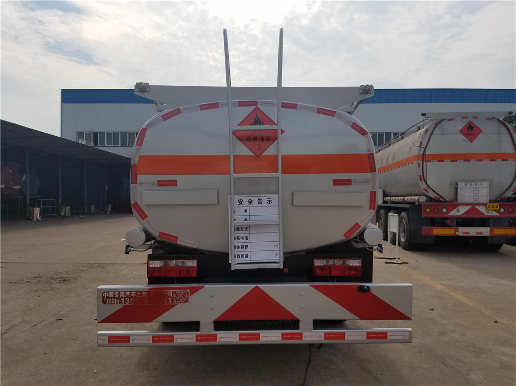 Dongfeng Daoluika [8 cubic] refueling vehicle