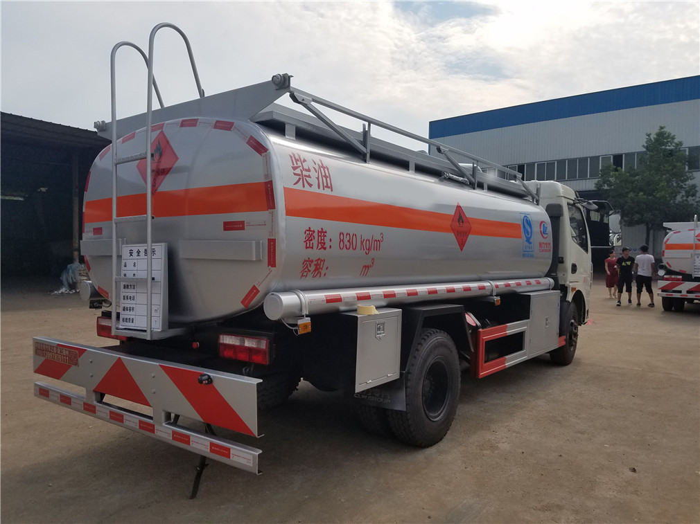 Dongfeng Daoluika [8 cubic] refueling vehicle
