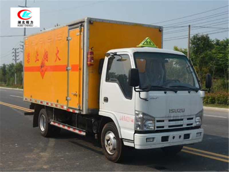 Qingling 4.2-meter flammable liquid box-type transport vehicle [Class 3, Blue License Plate]