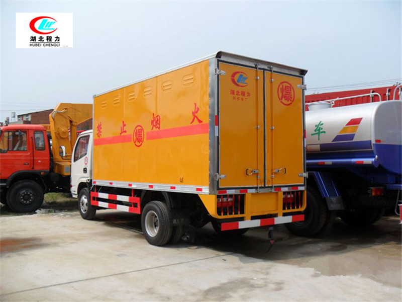 Qingling 4.2-meter flammable liquid box-type transport vehicle [Class 3, Blue License Plate]