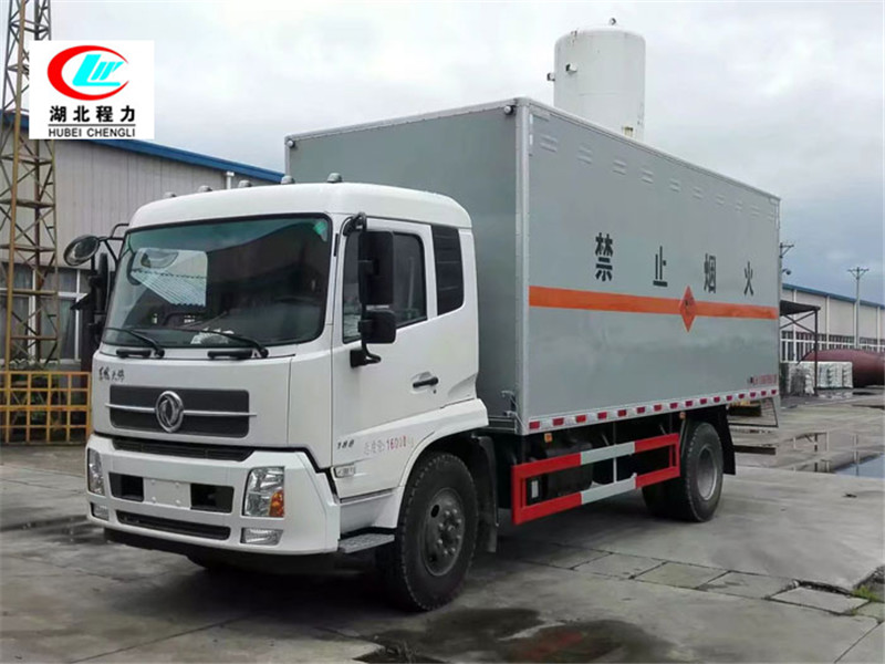 Dongfeng Tianjin 6.6-meter flammable liquid box-type transport vehicle [Class III]