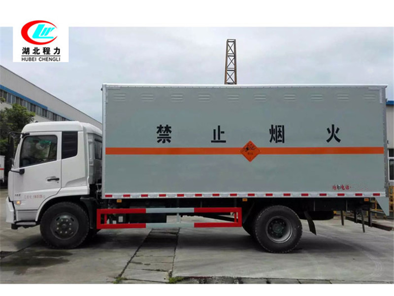 Dongfeng Tianjin 6.6-meter flammable liquid box-type transport vehicle [Class III]