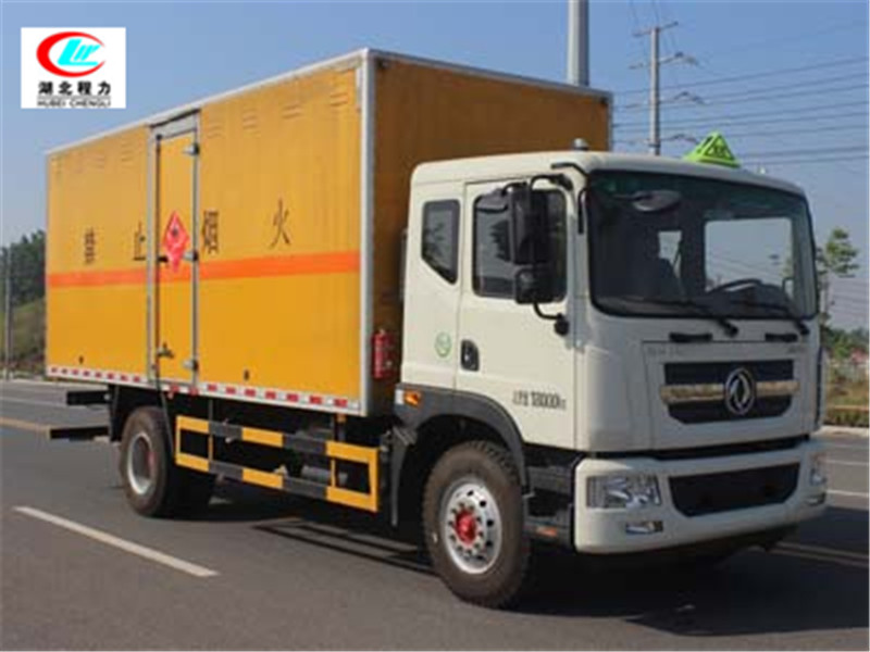 Dongfeng D9 6.2-meter flammable liquid box-type transport vehicle [Class III]