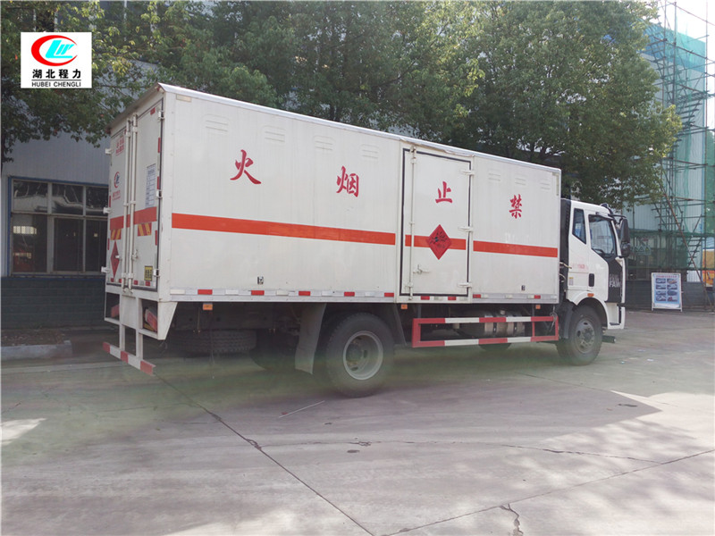 Liberate 6.2-meter flammable liquid box-type transport vehicle [Class III]