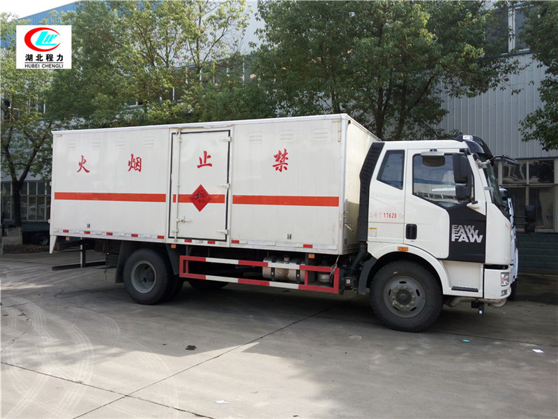 Liberate 6.2-meter flammable liquid box-type transport vehicle [Class III]