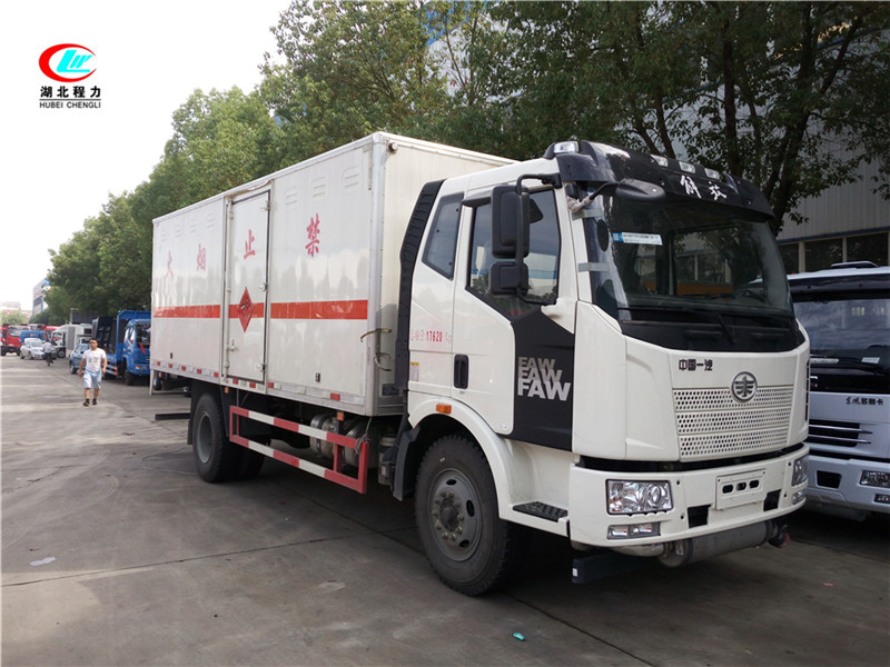 Liberate 6.2-meter flammable liquid box-type transport vehicle [Class III]