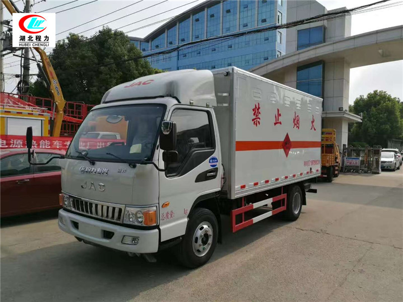 Jianghuai 4.1-meter flammable liquid box-type transport vehicle [Class III]
