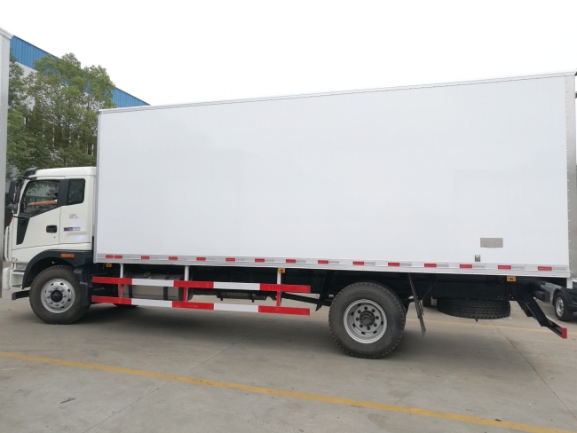 (Length: 6.8 meters) Foton Rivo Refrigerated Truck