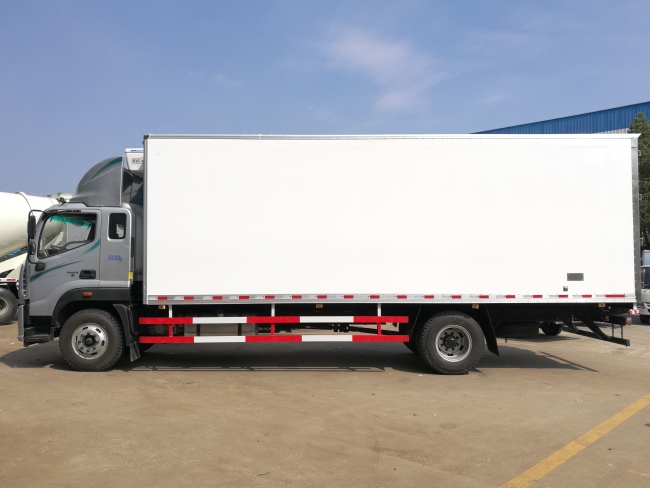 (Length: 6.6/7.6 meters) Foton Omaxa S5 refrigerated truck