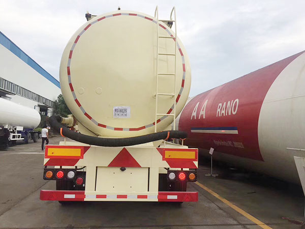 Dongfeng Tianlong Bulk Cement Truck