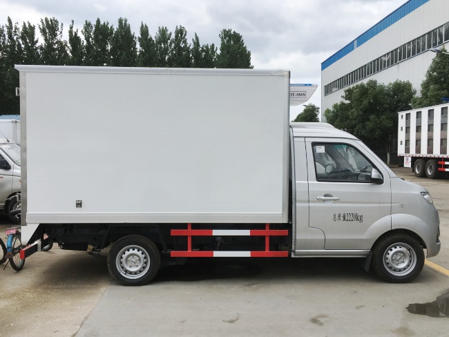 (Length: 2.9 meters) Golden Cup T30 Refrigerated Truck