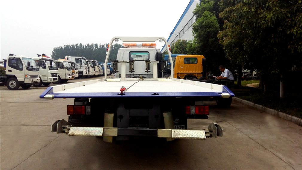 【One against two】 Isuzu emergency clearance vehicle