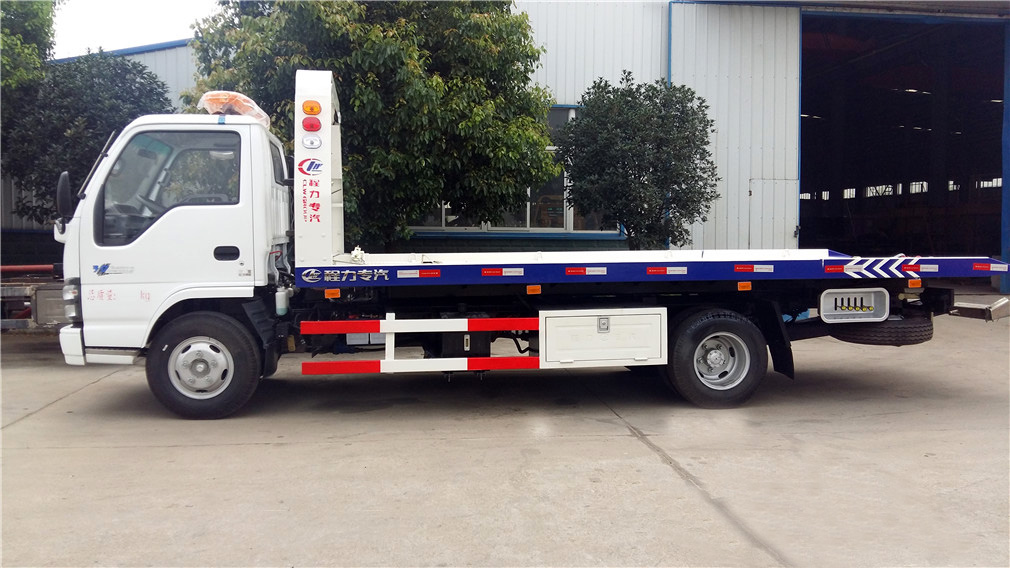 【One against two】 Isuzu emergency clearance vehicle