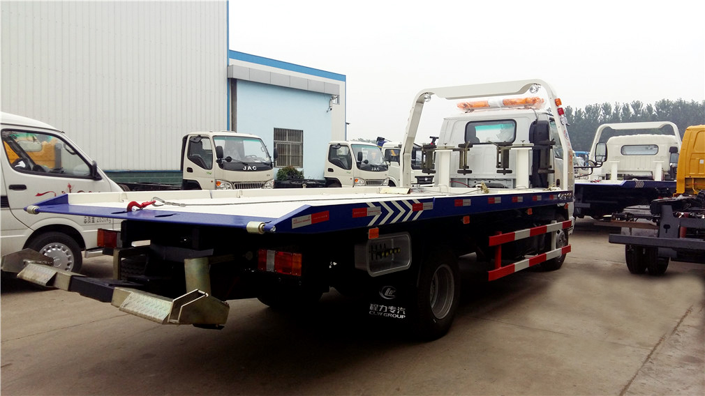 【One against two】 Isuzu emergency clearance vehicle