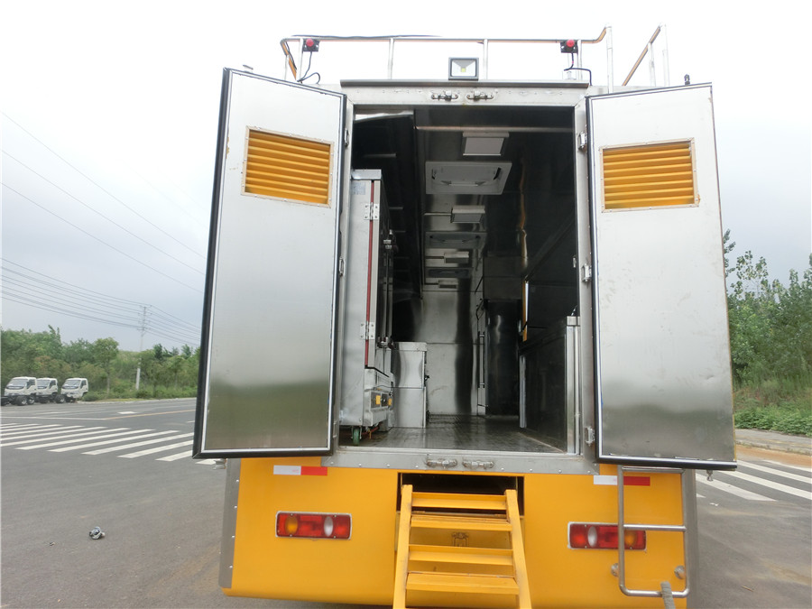 (Coach length: 6.4 meters) Dongfeng Tianjin Type 60 dining car