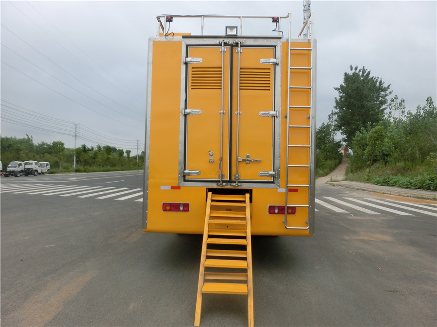 (Coach length: 6.4 meters) Dongfeng Tianjin Type 60 dining car