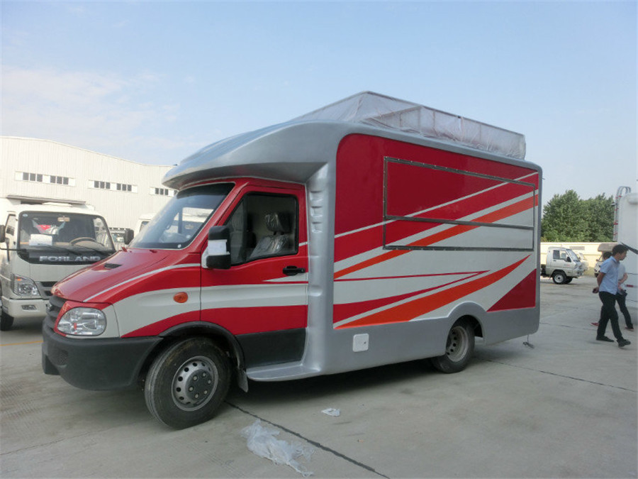 (Length: 4.1 meters) Iveco dining car