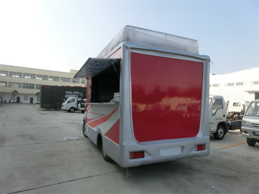 (Length: 4.1 meters) Iveco dining car