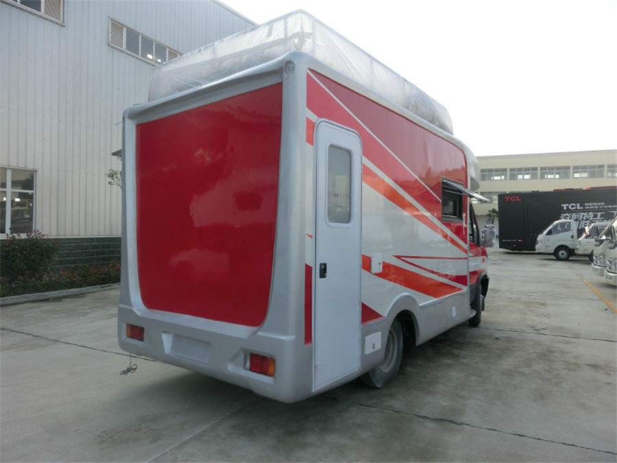 (Length: 4.1 meters) Iveco dining car