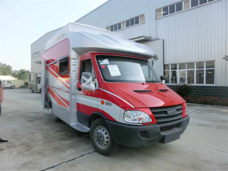 (Length: 4.1 meters) Iveco dining car