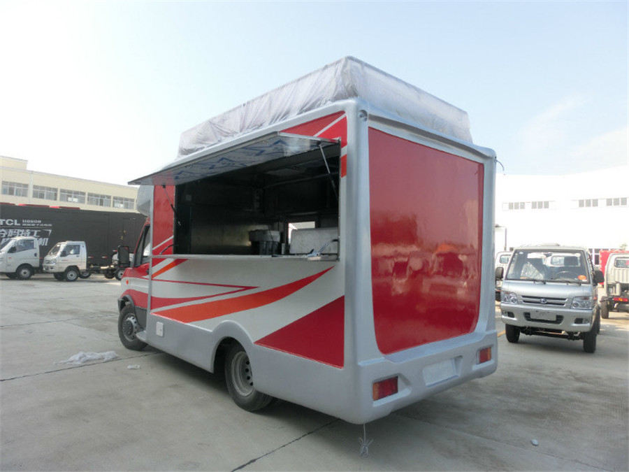 (Length: 4.1 meters) Iveco dining car