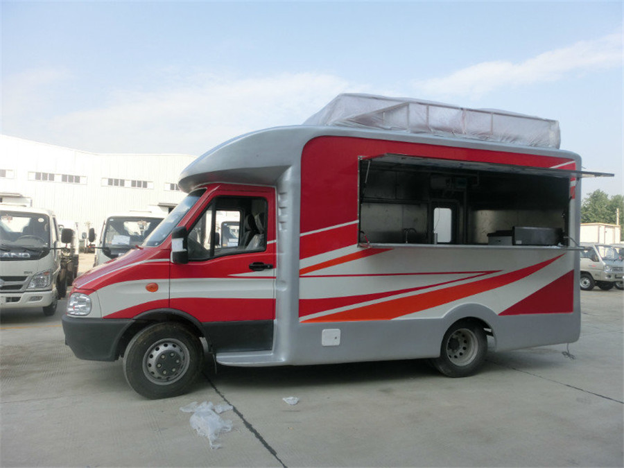 (Length: 4.1 meters) Iveco dining car