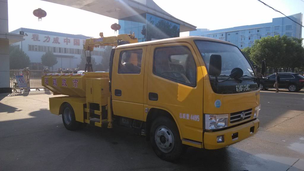 Dongfeng Double-row Sewage Clearing Vehicle (Blue Plate 3-ton Capacity)