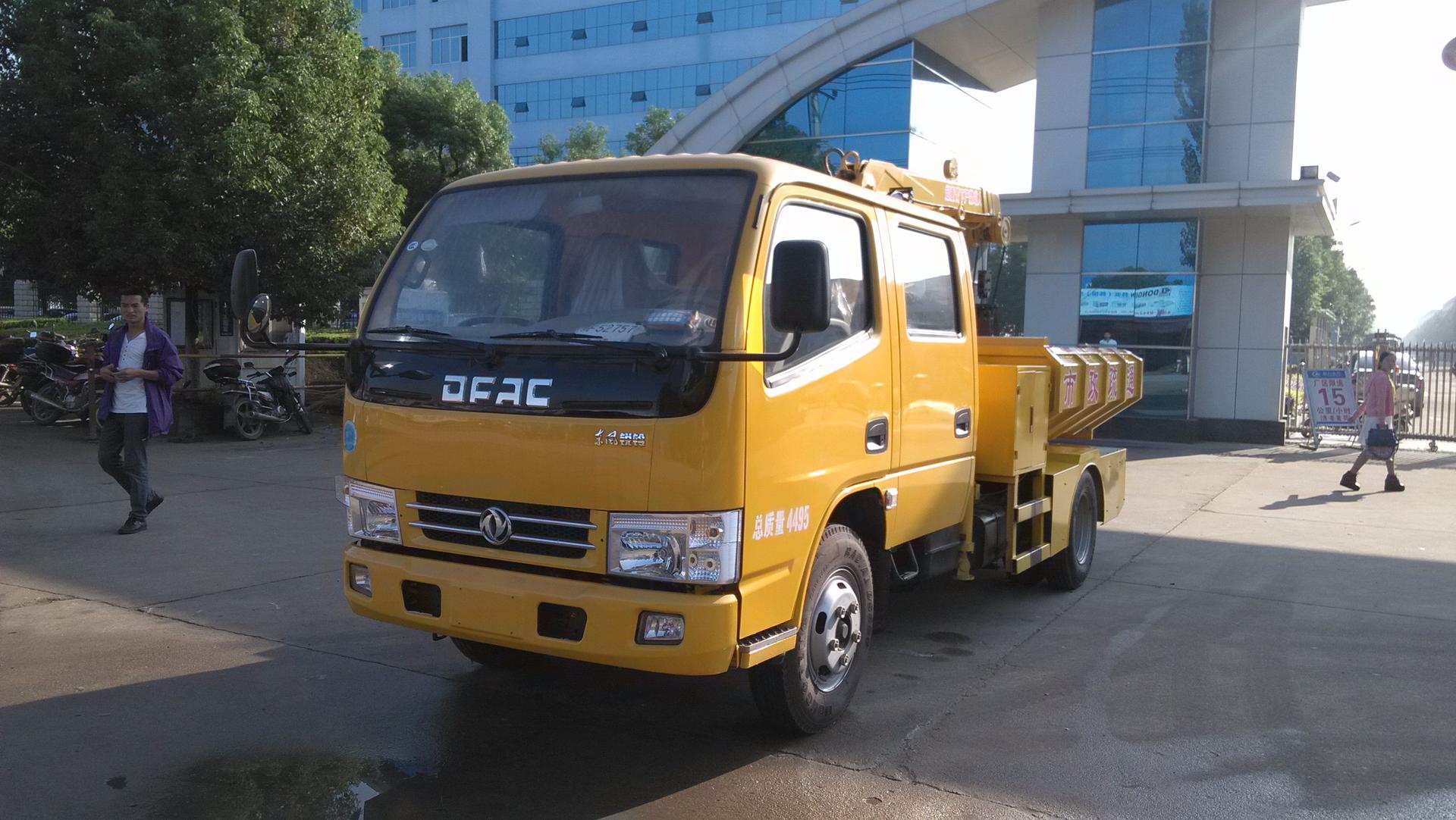 Dongfeng Double-row Sewage Clearing Vehicle (Blue Plate 3-ton Capacity)
