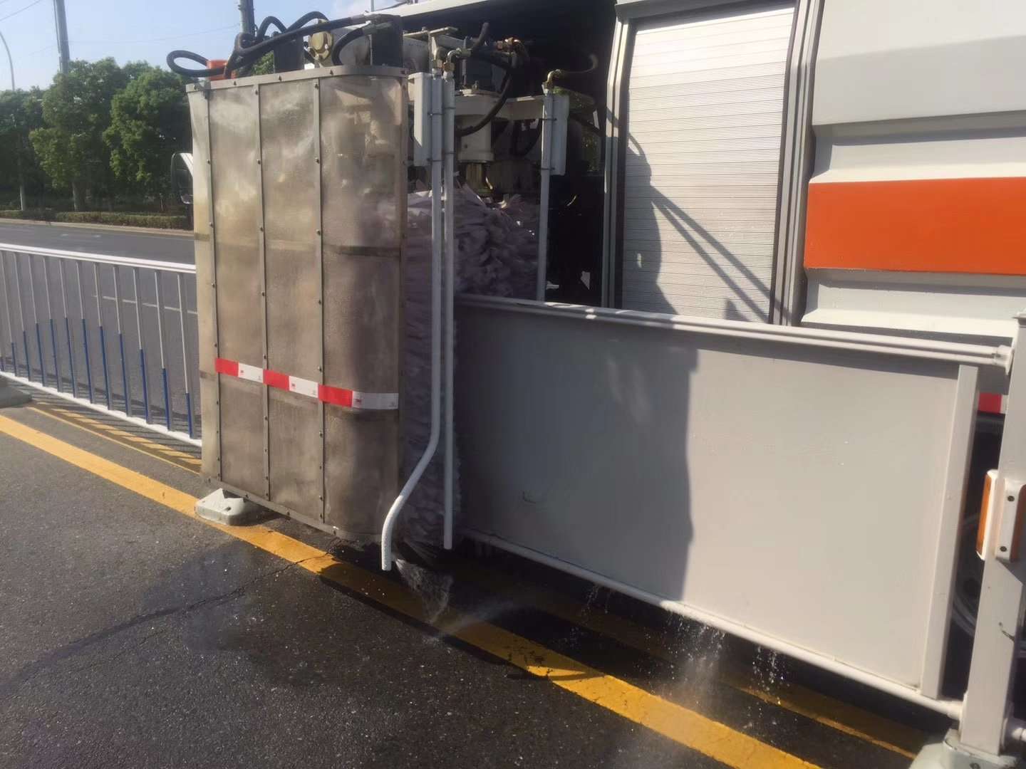 (4-wheeled) Urban Guardrail Cleaning Vehicle