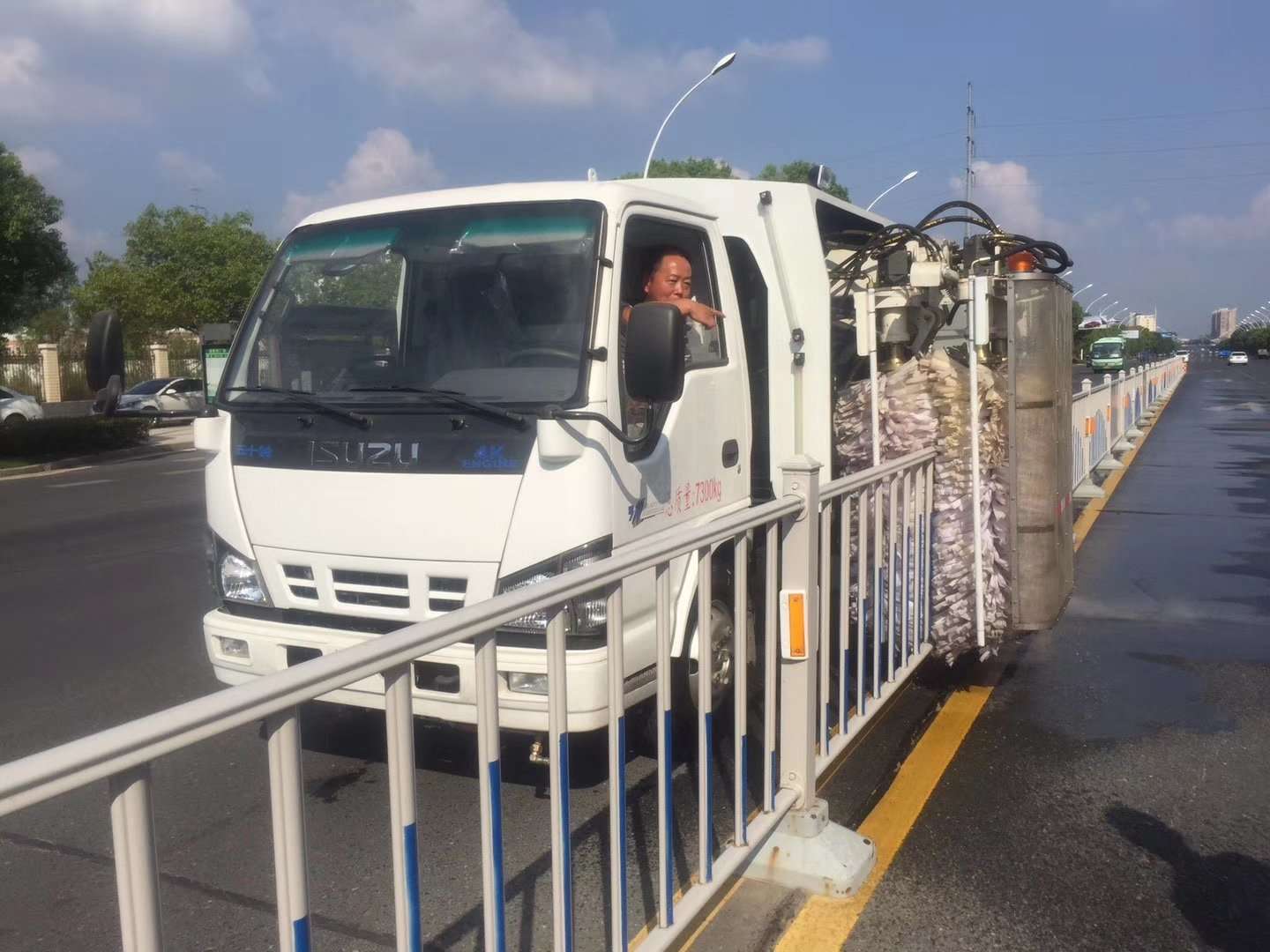 (4-wheeled) Urban Guardrail Cleaning Vehicle